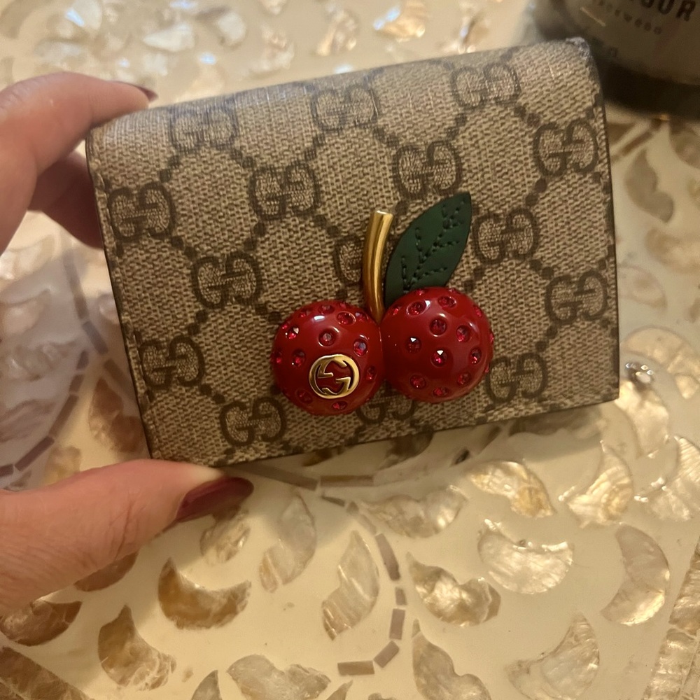 ❤️Authentic Gucci Canvas short wallet❤️